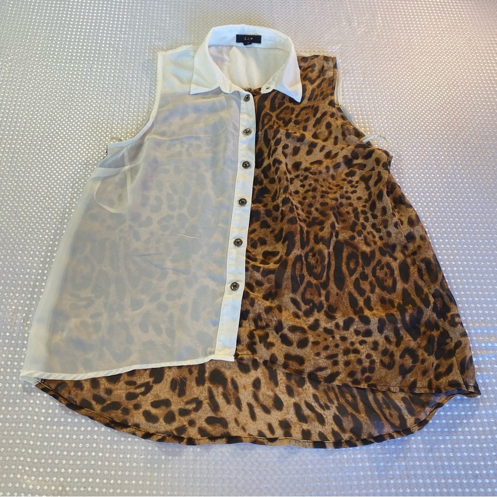 Chic Leopard Print Sleeveless Blouse
